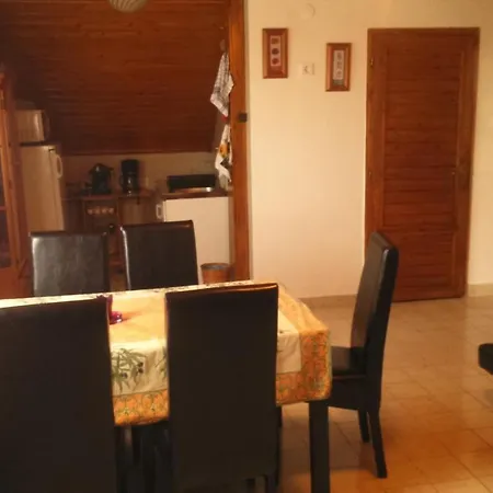 Apartman 777 *